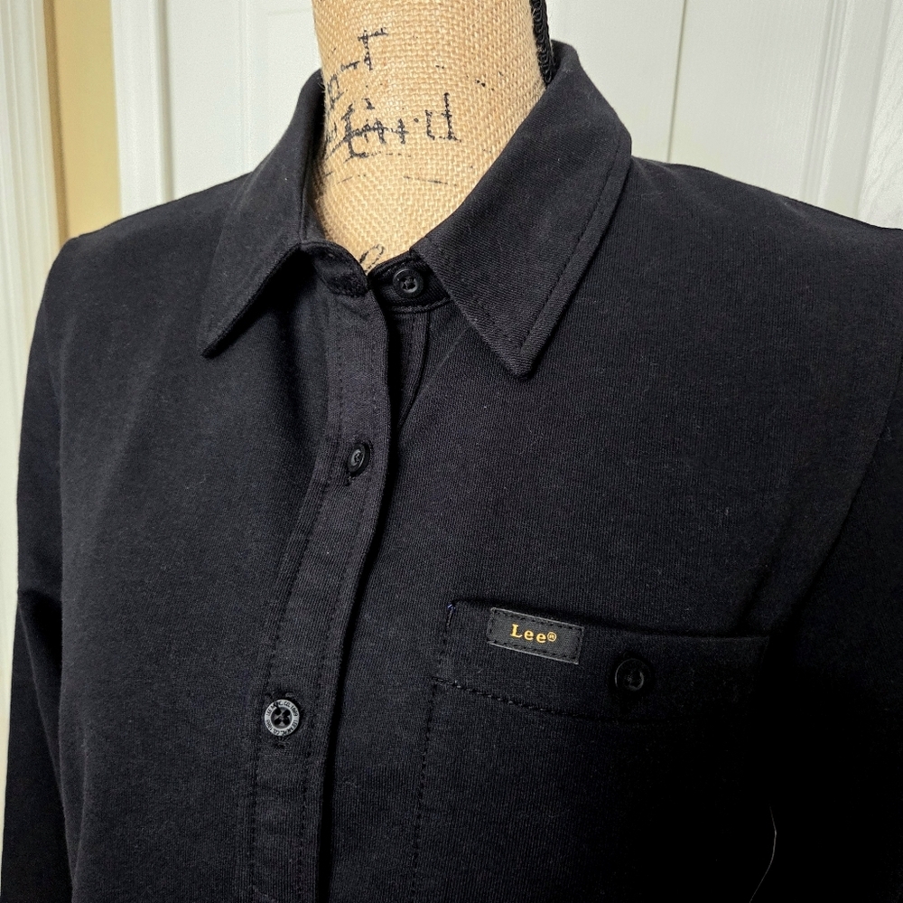 Lee Black Button-Front Pocket Crop Shirt - Picture 2 of 11